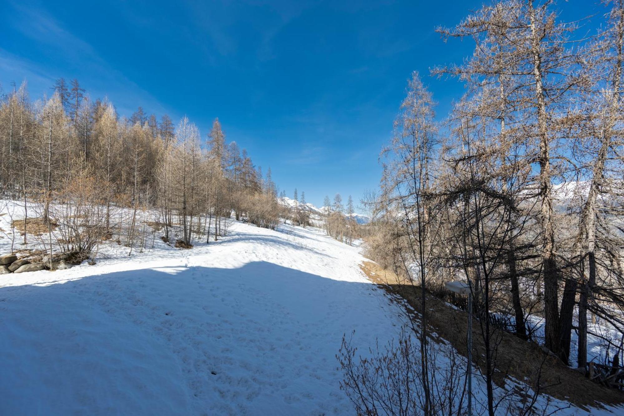 Doux Crepuscule - Au Bord Des Pistes - Parking Apartment Enchastrayes Екстериор снимка